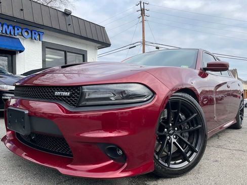 Used 2018 Dodge Charger R/T RWD image 2