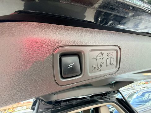 Used 2021 Ford Expedition Limited AWD/4WD image 32
