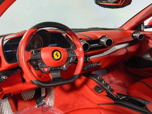 Used 2018 Ferrari 812 Superfast RWD image 18