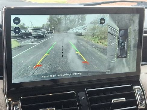 Used 2024 Lincoln Navigator Premiere image 18