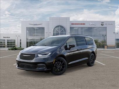New 2026 Chrysler Pacifica Limited w/ S Appearance Package