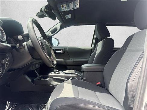 Used 2020 Toyota Tacoma TRD Sport AWD/4WD image 12
