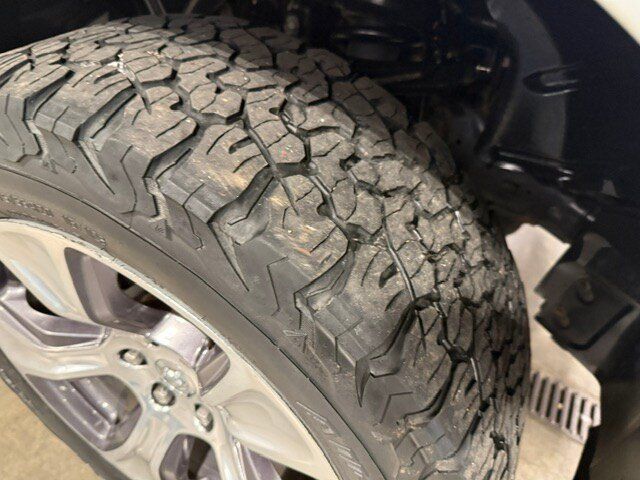 Used 2022 RAM 1500 Laramie w/ Off Road Group AWD/4WD image 5