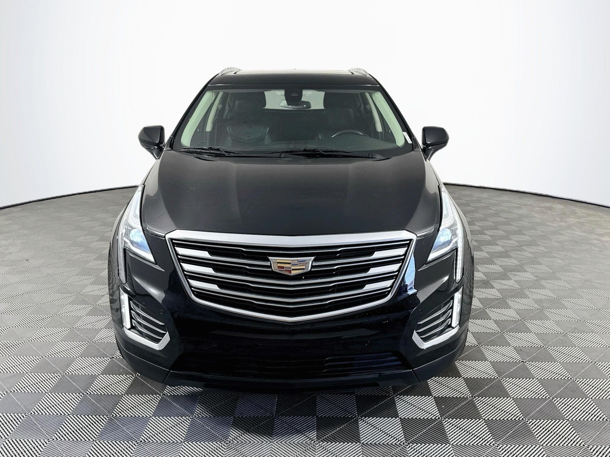 Used 2019 Cadillac XT5 Premium Luxury FWD image 2