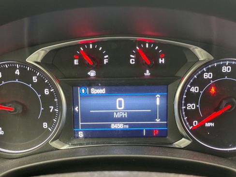 Used 2023 GMC Terrain SLE w/ Driver Convenience Package image 9