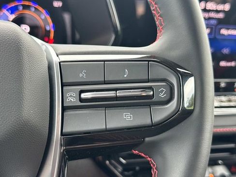 Used 2025 Chevrolet Colorado Z71 image 26