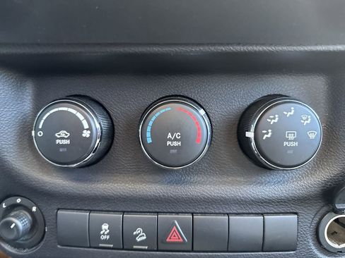 Used 2018 Jeep Wrangler Unlimited Sport S AWD/4WD image 16