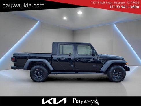 Used 2024 Jeep Gladiator Sport AWD/4WD image 7