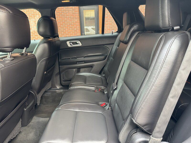 Used 2015 Ford Explorer XLT w/ Equipment Group 202A FWD image 17