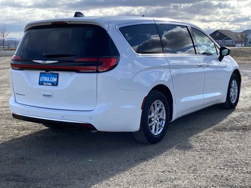 New 2026 Chrysler Pacifica Select FWD image 14