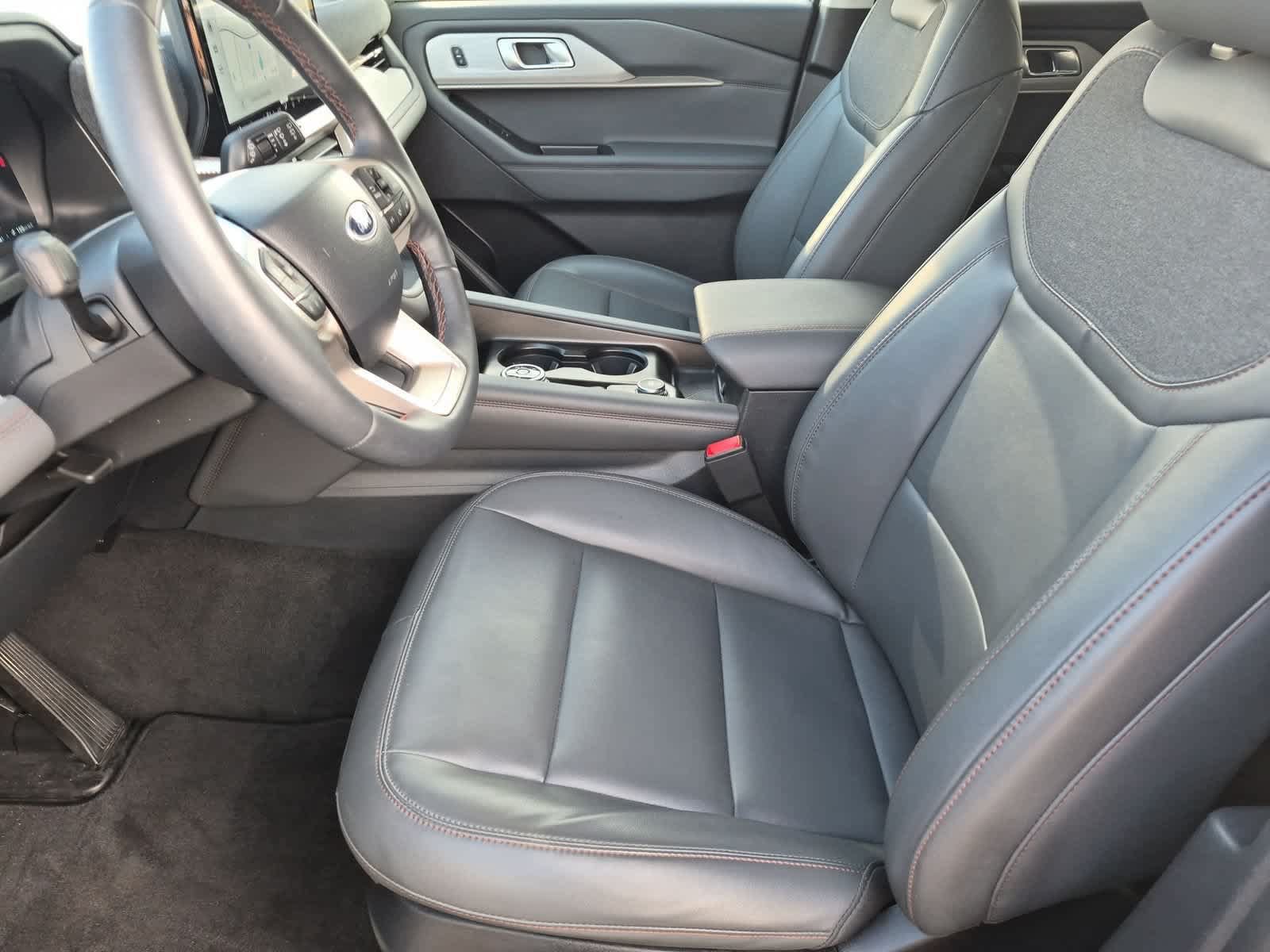Used 2026 Ford Explorer Active w/ Active Comfort Package AWD/4WD image 16