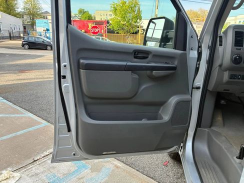 Used 2016 Nissan NV 3500 SV w/ SV Technology Package RWD image 8