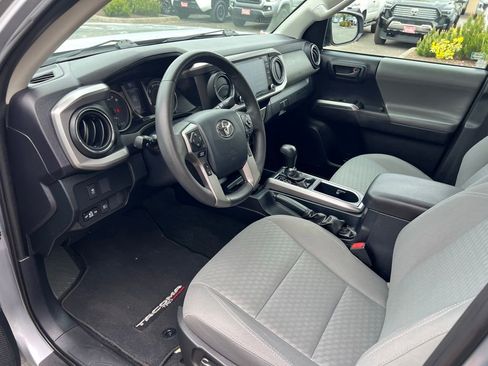 Certified 2020 Toyota Tacoma SR5 AWD/4WD image 12