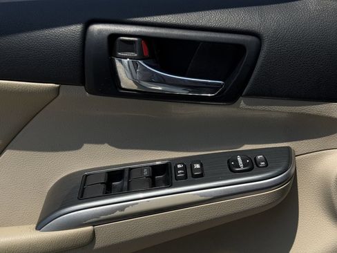 Used 2012 Toyota Camry XLE w/ Convenience Pkg FWD image 25