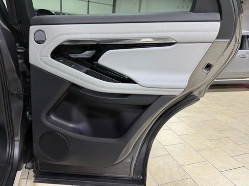 Used 2020 Land Rover Range Rover Evoque R-Dynamic SE image 32