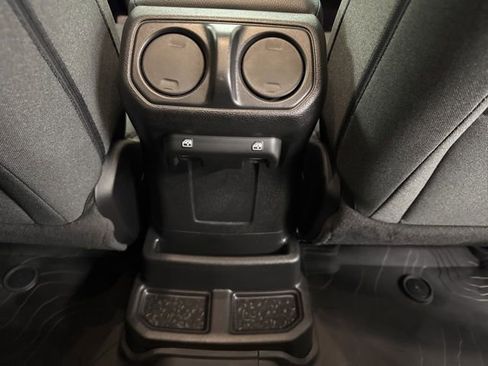 Used 2024 Jeep Wrangler Unlimited AWD/4WD image 28