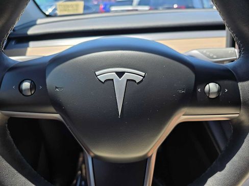 Used 2025 Tesla Model Y Long Range AWD/4WD image 24