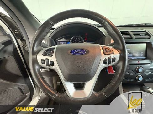 Used 2015 Ford Explorer XLT w/ Equipment Group 202A AWD/4WD image 14