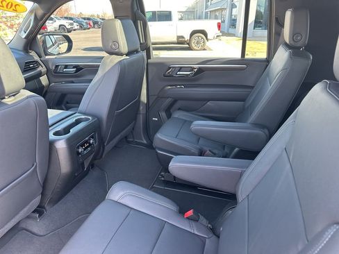 Used 2025 Chevrolet Suburban LT w/ Comfort Package image 20