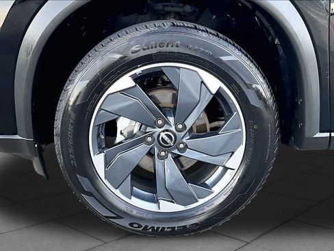 Used 2024 Nissan Rogue SV FWD image 11