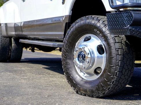 Used 2022 Ford F350 Lariat w/ Lariat Value Package image 2