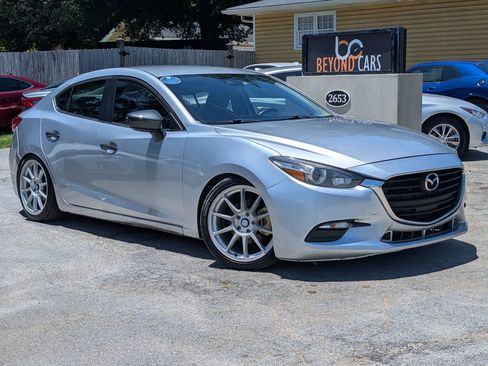 Used 2018 MAZDA MAZDA3 Touring FWD image 1