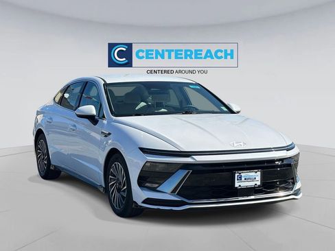 Used 2024 Hyundai Sonata SEL FWD image 2