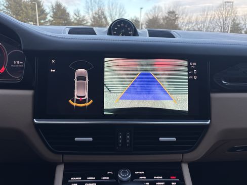 Certified 2022 Porsche Cayenne E-Hybrid AWD/4WD image 19
