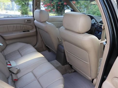 Used 1997 Nissan Maxima GXE FWD image 32