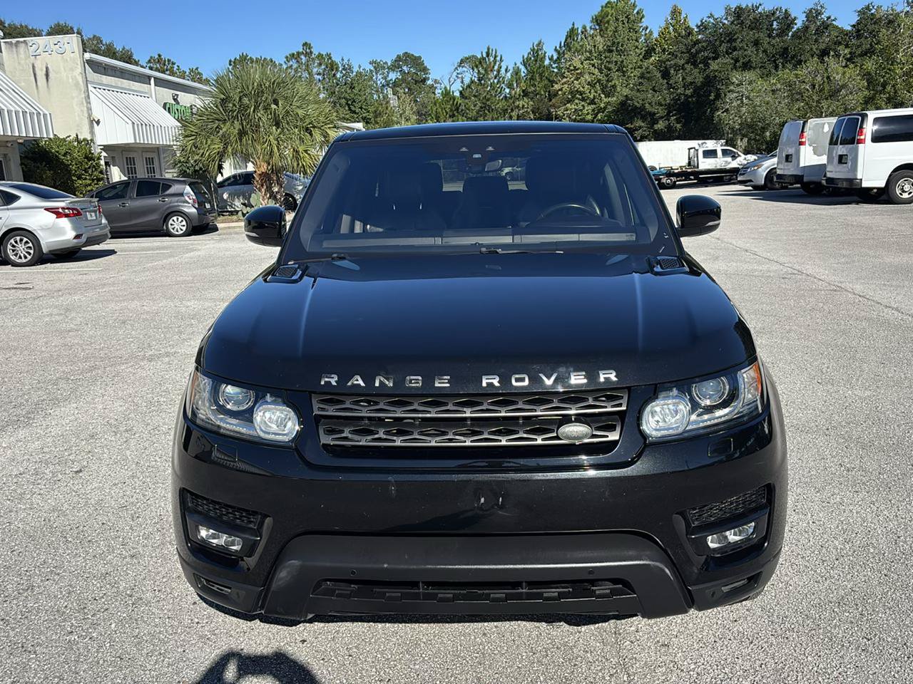 Used 2017 Land Rover Range Rover Sport SE AWD/4WD image 3