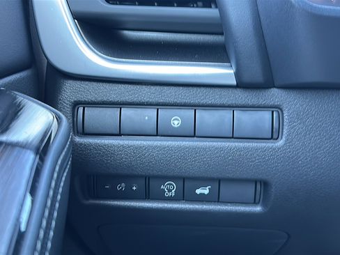 Certified 2025 Nissan Rogue SV image 35