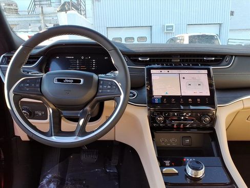 New 2025 Jeep Grand Cherokee Limited w/ Luxury Tech Group II AWD/4WD image 8