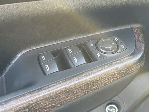Used 2023 GMC Acadia Denali w/ Denali Technology Package FWD image 11