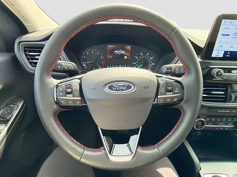 Used 2022 Ford Escape SEL w/ SEL Stealth AWD Package image 11