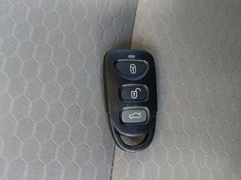 Used 2020 Hyundai Elantra SEL image 32