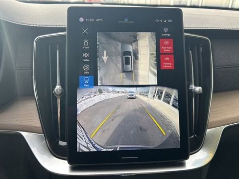 Certified 2025 Volvo XC90 B6 Plus image 23