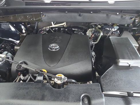 Used 2019 Toyota Highlander LE FWD image 22