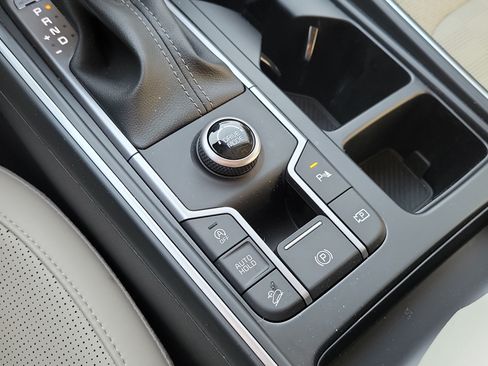 Certified 2025 Kia Sorento S FWD image 33