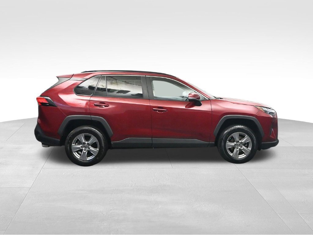 Used 2022 Toyota RAV4 XLE AWD/4WD image 6