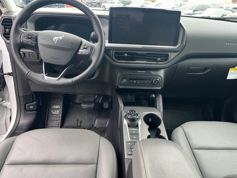 Used 2025 Ford Bronco Sport Badlands image 9