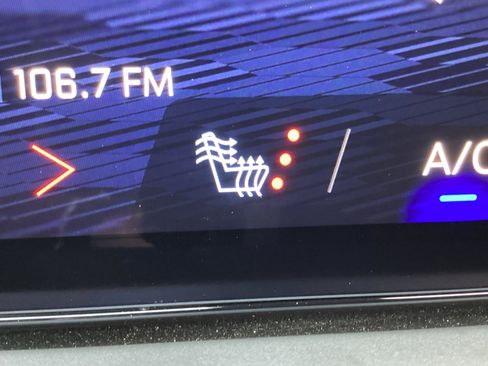 Used 2025 Chevrolet Traverse LT image 6