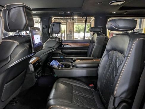 Certified 2022 Jeep Grand Wagoneer Series III w/ Rear Seat Video Group 1 AWD/4WD image 15