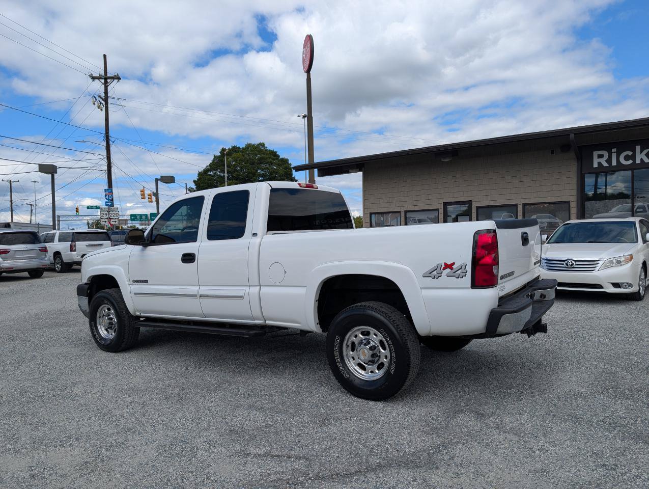 Used 2004 Chevrolet Silverado 2500 LS w/ Skid Plate Package AWD/4WD image 9