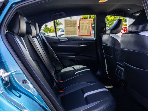 Used 2025 Toyota Camry SE image 19