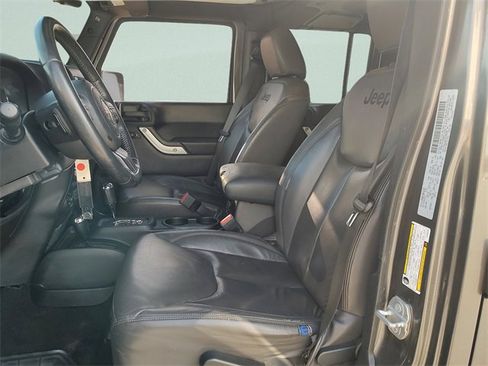 Used 2016 Jeep Wrangler Unlimited Sahara w/ Connectivity Group image 26