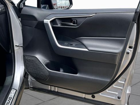 Certified 2025 Toyota RAV4 LE FWD image 21