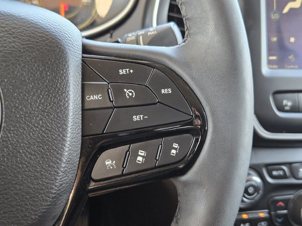 Used 2023 Jeep Cherokee Altitude Lux AWD/4WD image 29
