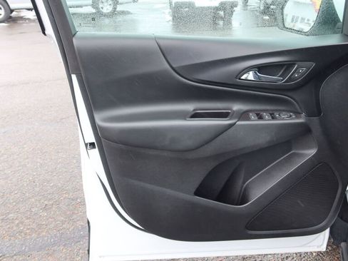 Used 2018 Chevrolet Equinox LT image 11