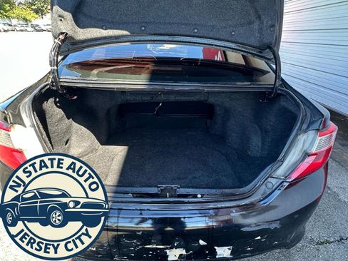Used 2014 Toyota Camry LE image 6