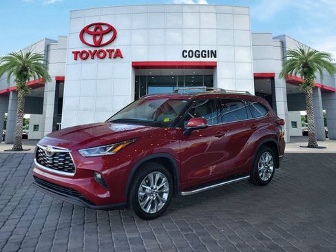 Used 2023 Toyota Highlander Limited image 1